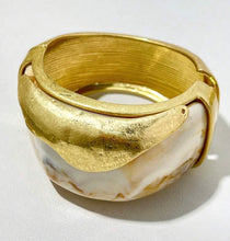 Load image into Gallery viewer, Cream &amp; Gold
