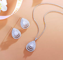 Load image into Gallery viewer, Teardrop Classy necklace
