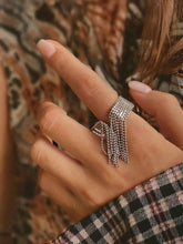 Load image into Gallery viewer, Silver ring
