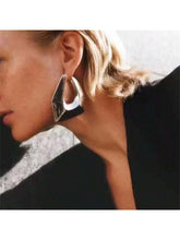 Load image into Gallery viewer, Irregular hoops (Silver)
