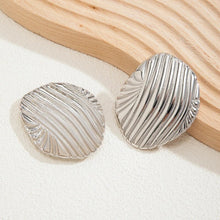 Load image into Gallery viewer, Striped Large Shell (SILVER)
