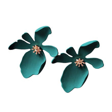 Load image into Gallery viewer, Green Flower stud
