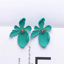 Load image into Gallery viewer, Green Flower stud
